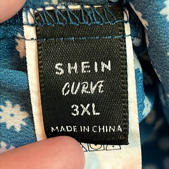 ⚡️ 3 for $20 ⚡️ SHEIN Flutter Sleeve Floral Top - Picture 7 of 9